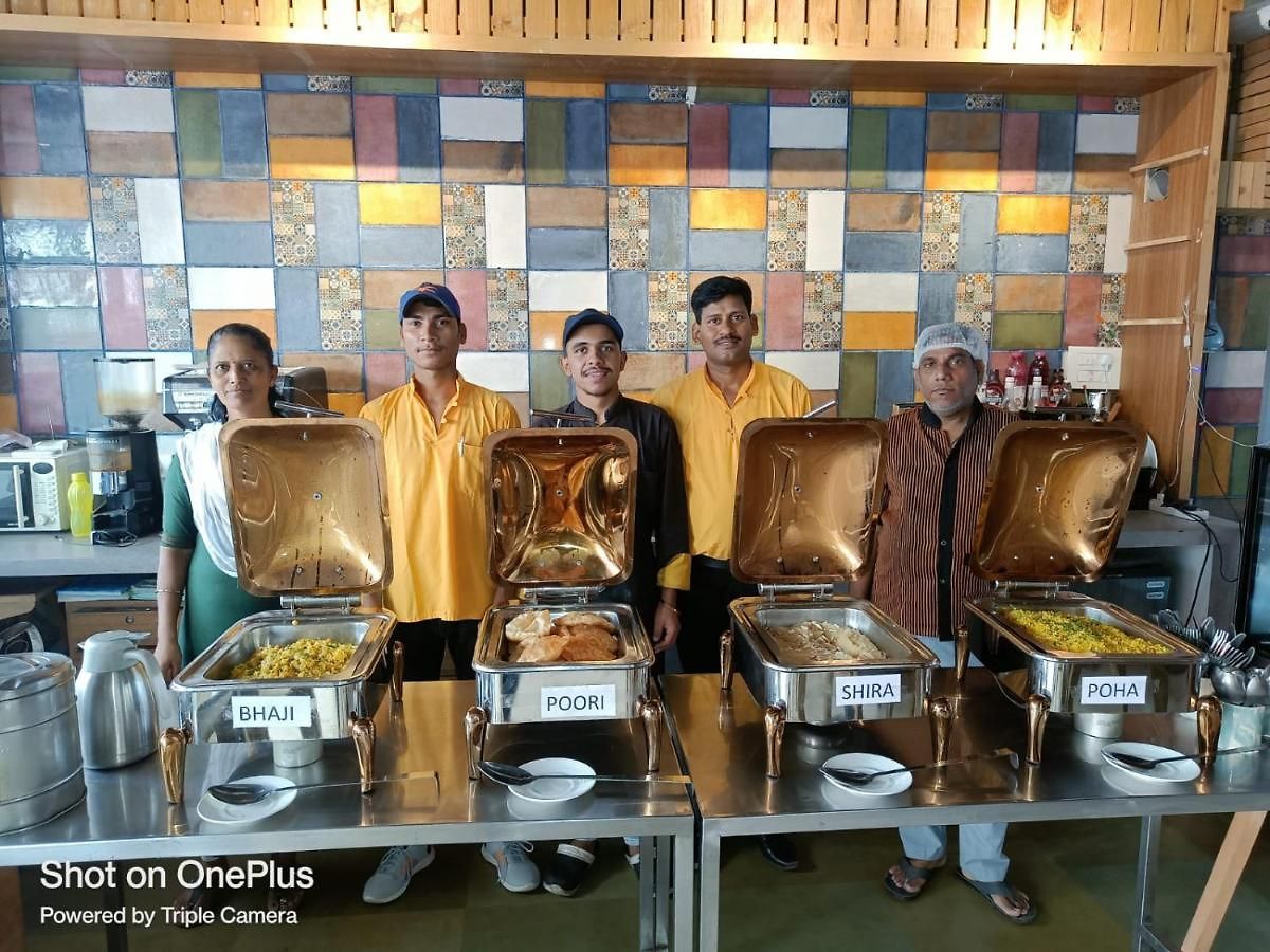 Highway Andheri East Hotel 3*