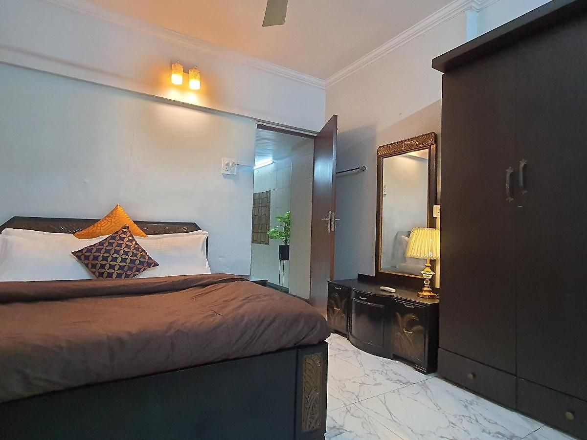 Osi Perry Cross Bandra West * Mumbai