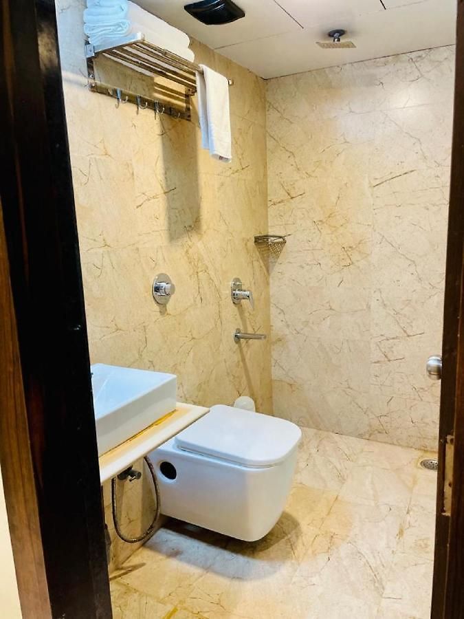 Embassy Park - Bkc 2*