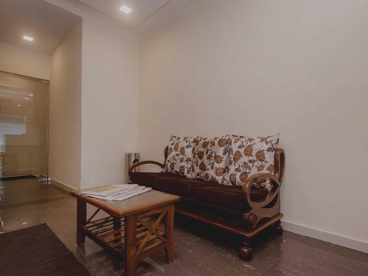 Oyo 23259 Galaxy Hotel