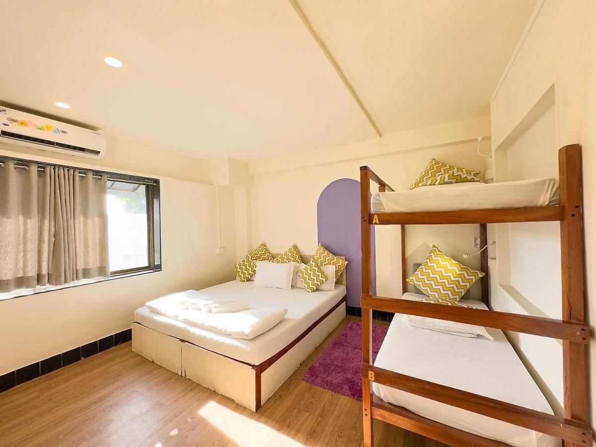 Hostel Locomo Og - Work Eat Mumbai