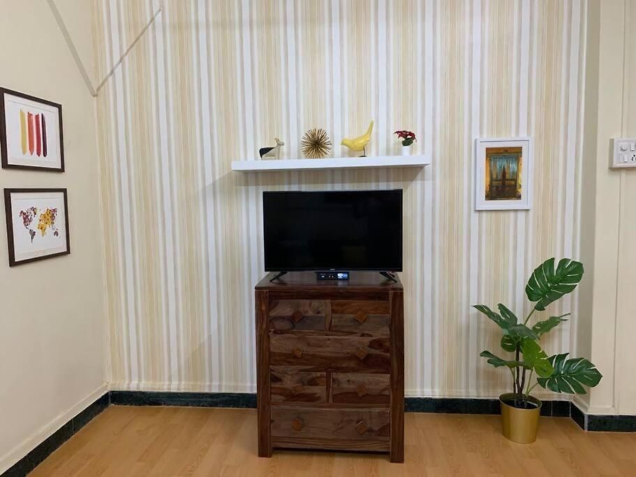 Dominos 1 Bhk Apartment, Near Carter Road By Connket Homes *