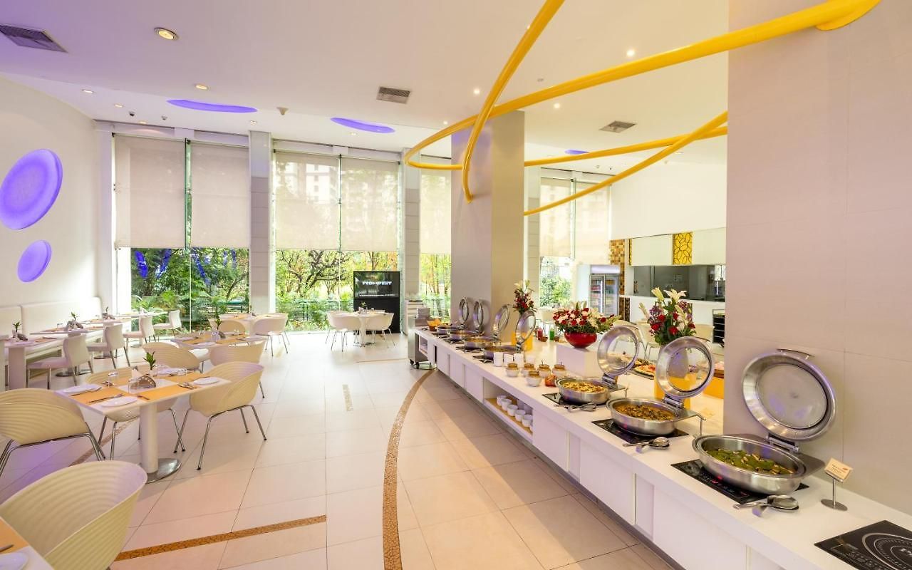 Hotel Kohinoor Elite Near Bkc 4*