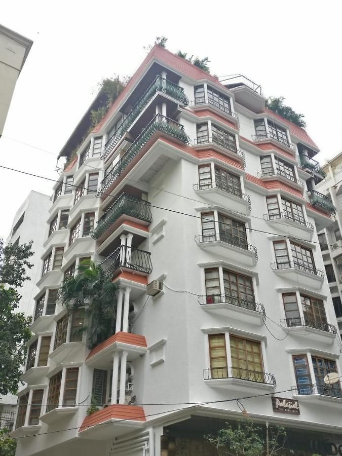 Bandra's Prime Luxurious 2 Bhk Apartment *