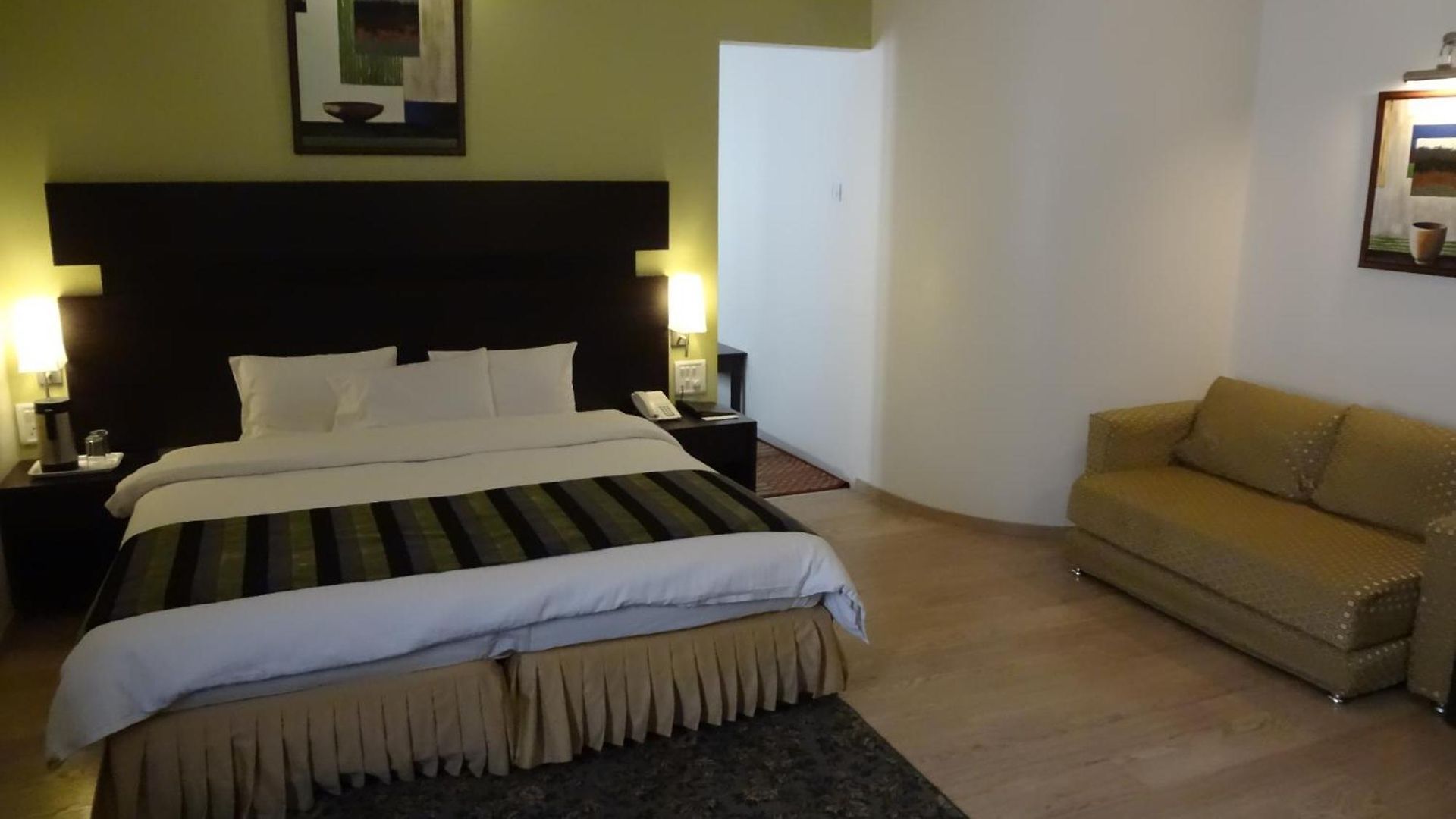 Chateau Windsor - Marine Drive Hotel 3*