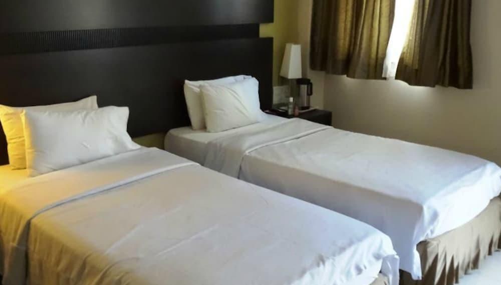 Hotel Chateau Windsor - Marine Drive Mumbai