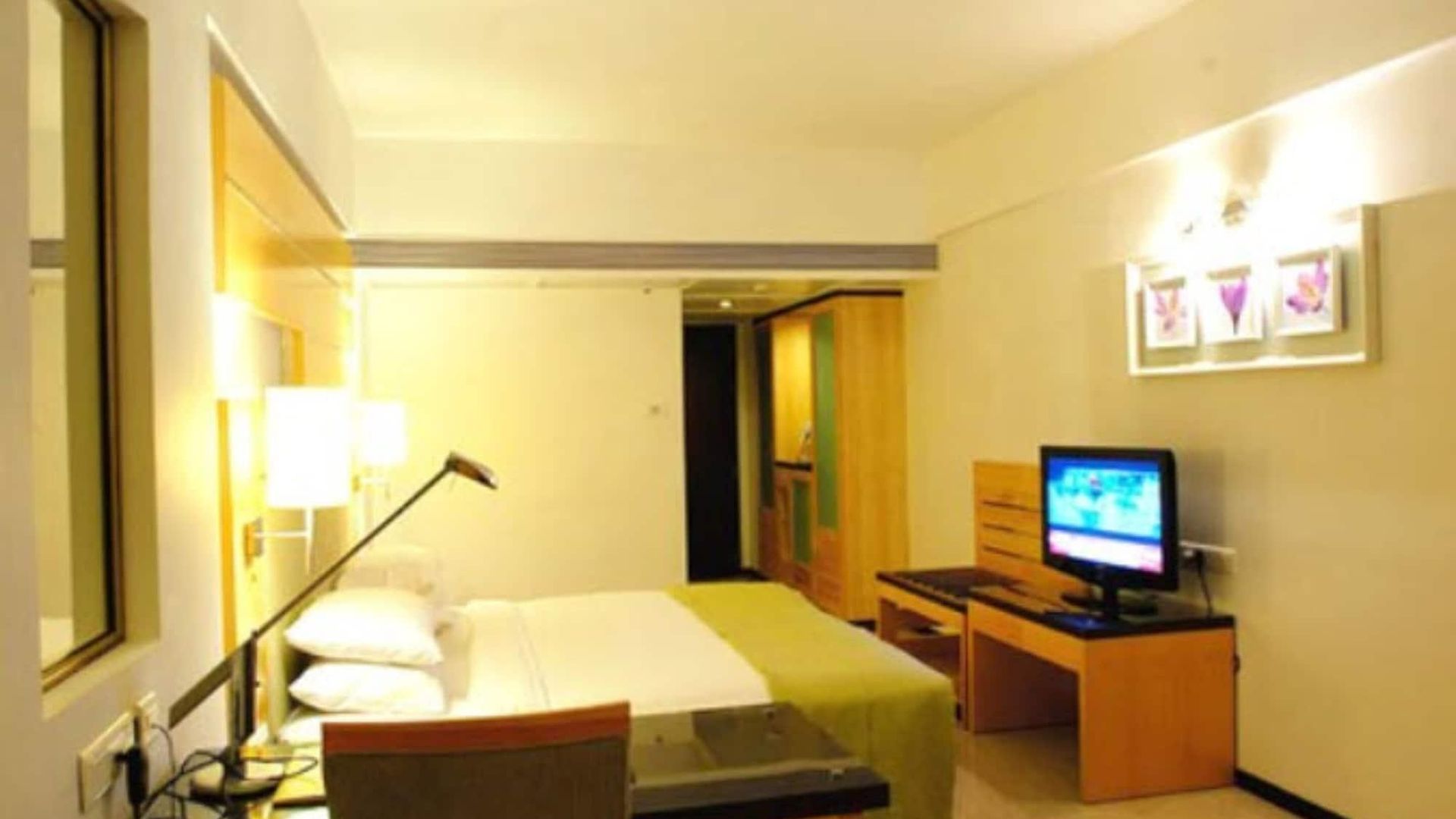 Peninsula Grand