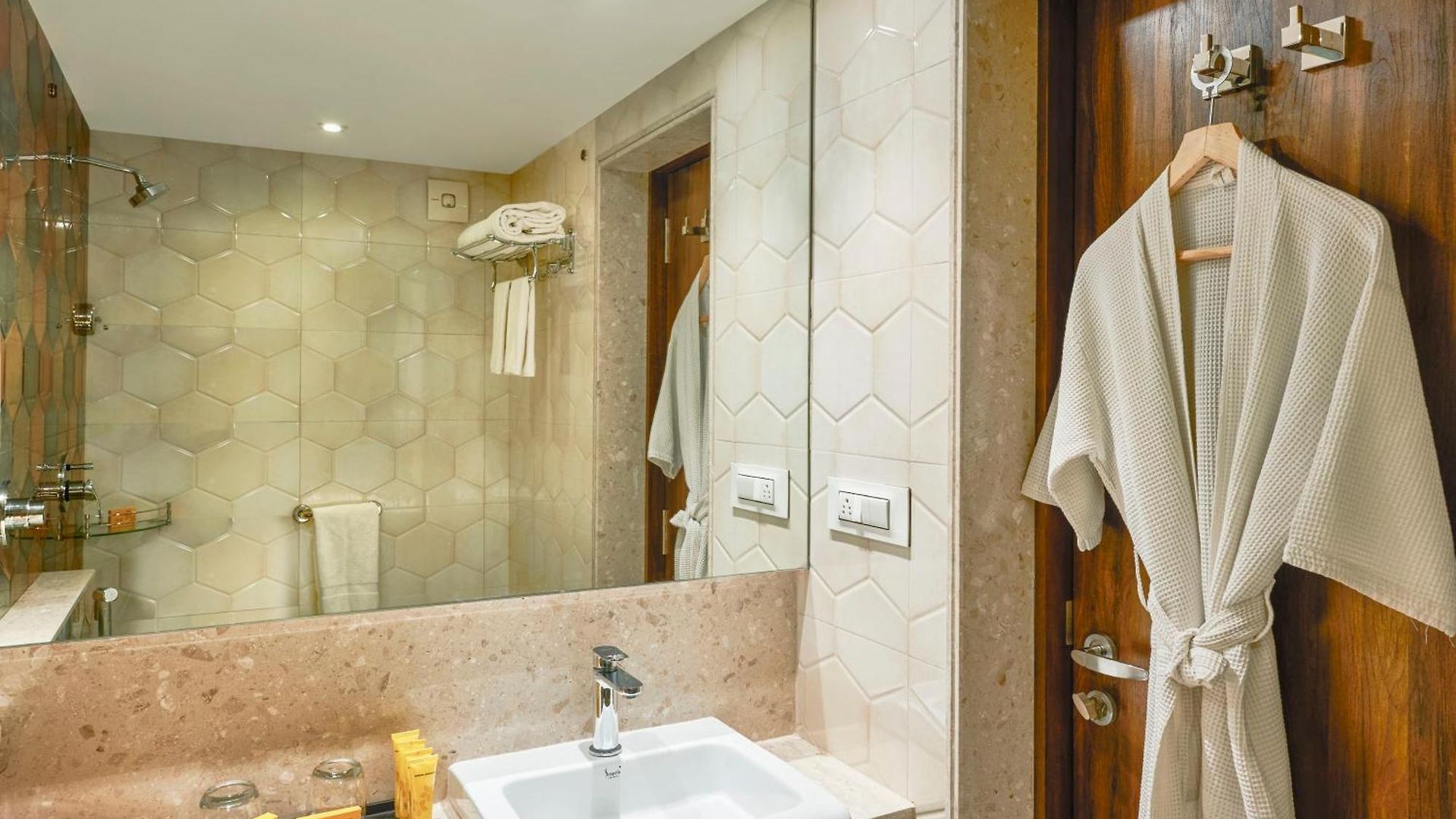 Hotel Bawa Regency 3*
