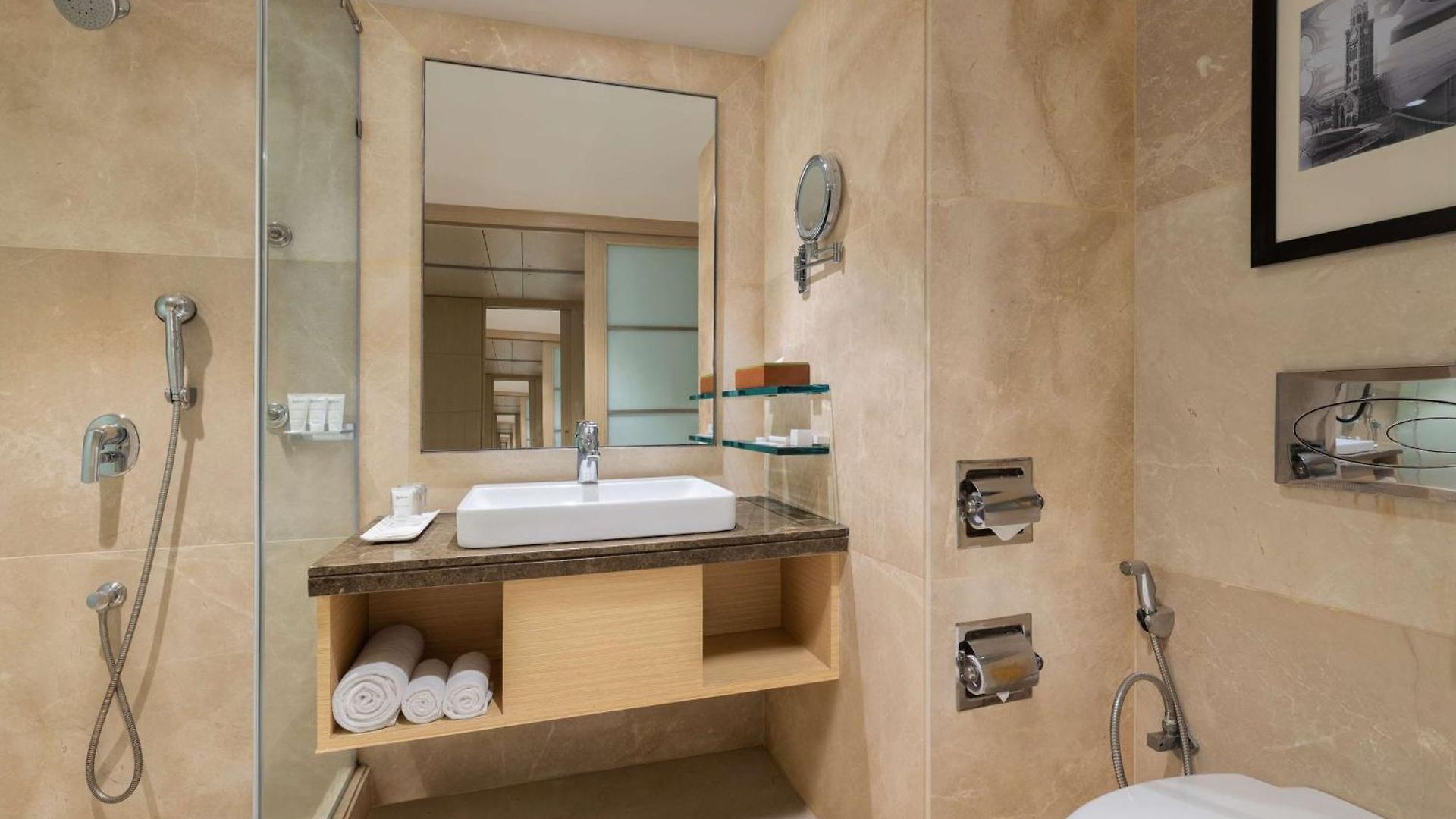 Radisson Goregaon Hotel 4*