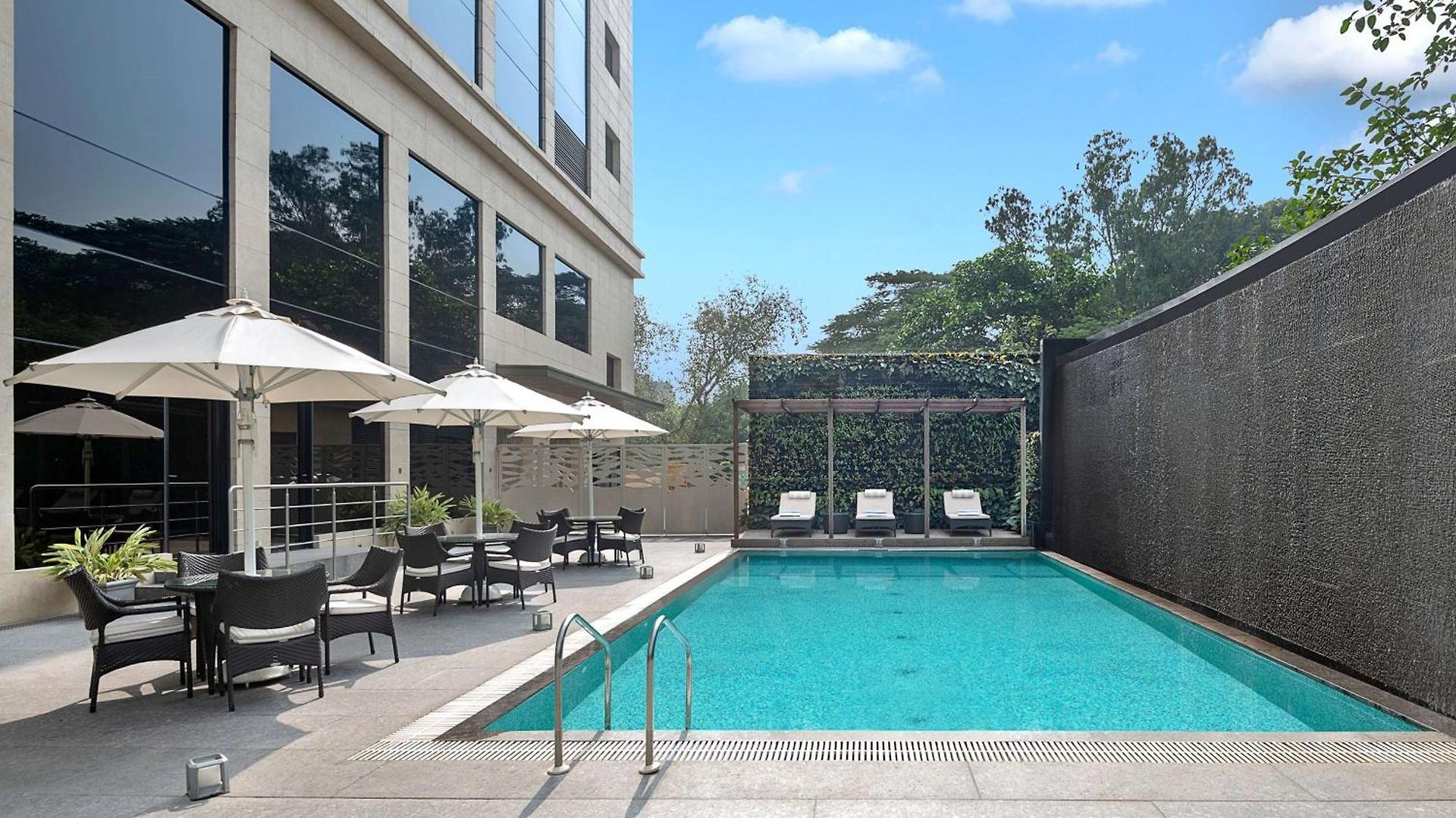 Radisson Andheri Midc Hotel