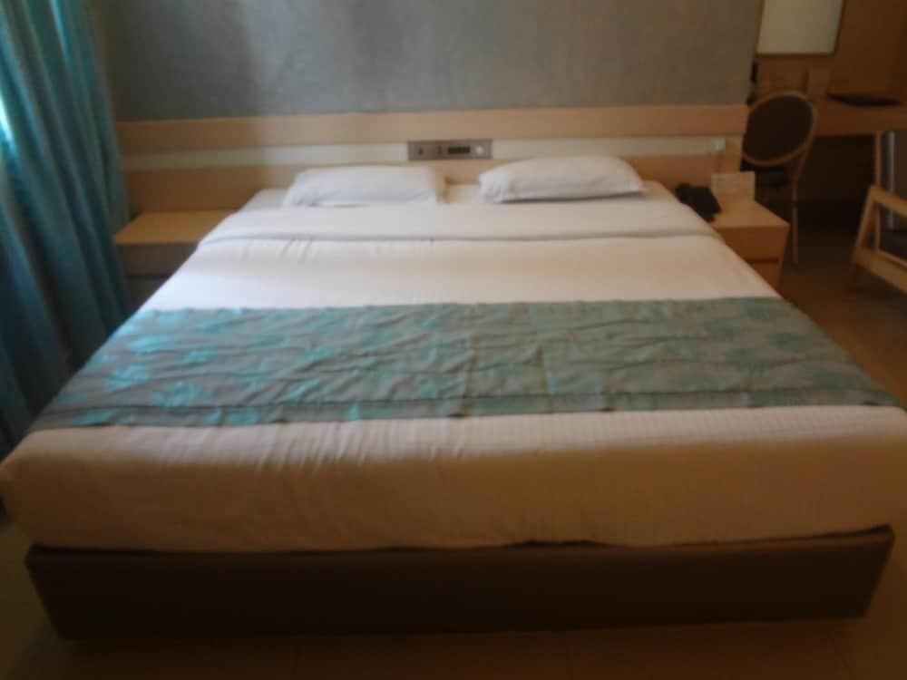Diplomat, Colaba Hotel