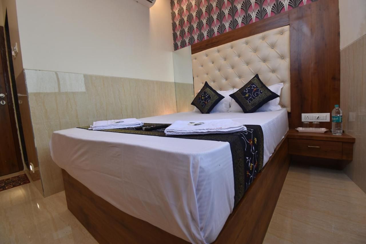 Dream Palace Residency - Near To Us Embassy Bkc Bed & Breakfast