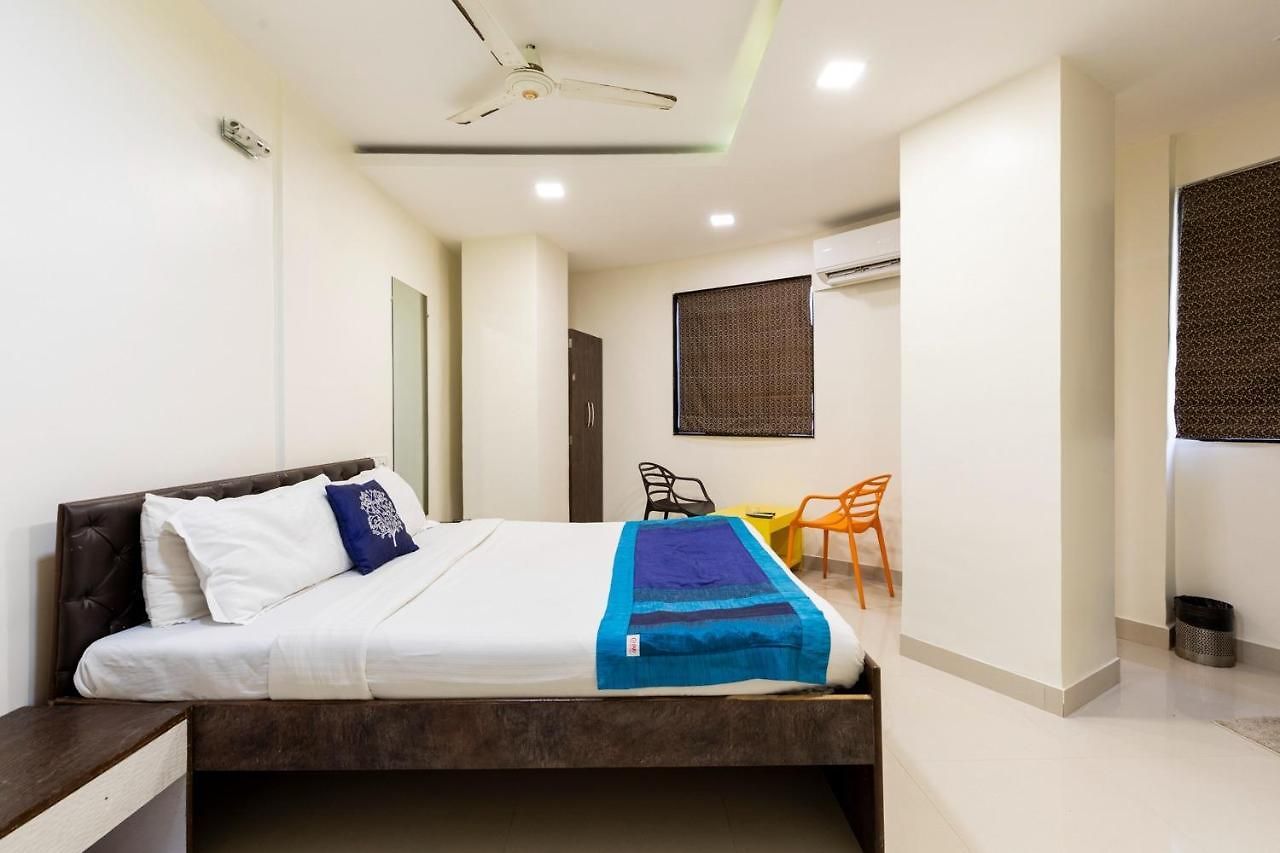 Hotel Girgaon Palace Near Chowpatty