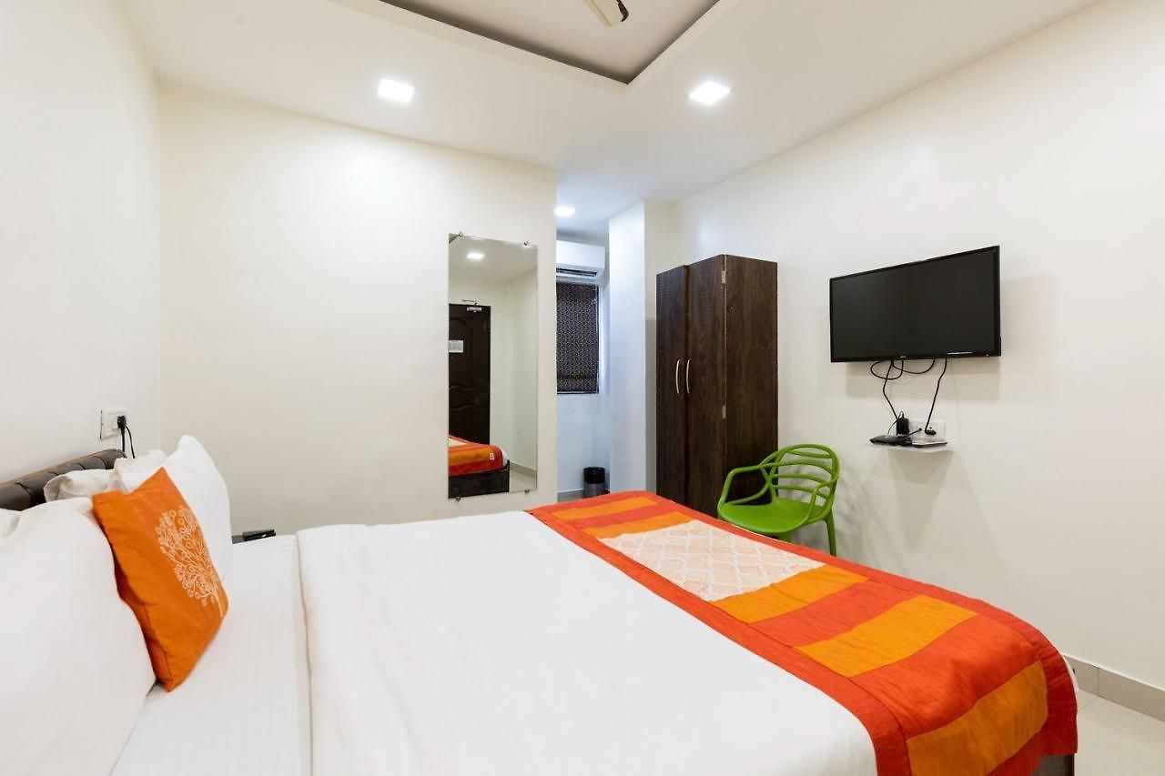 Girgaon Palace Near Chowpatty Hotel
