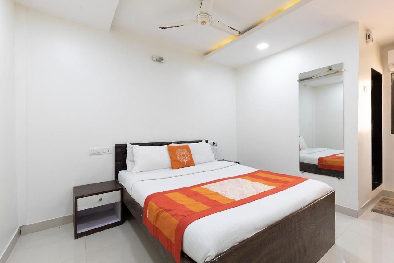 Girgaon Palace Near Chowpatty 3*