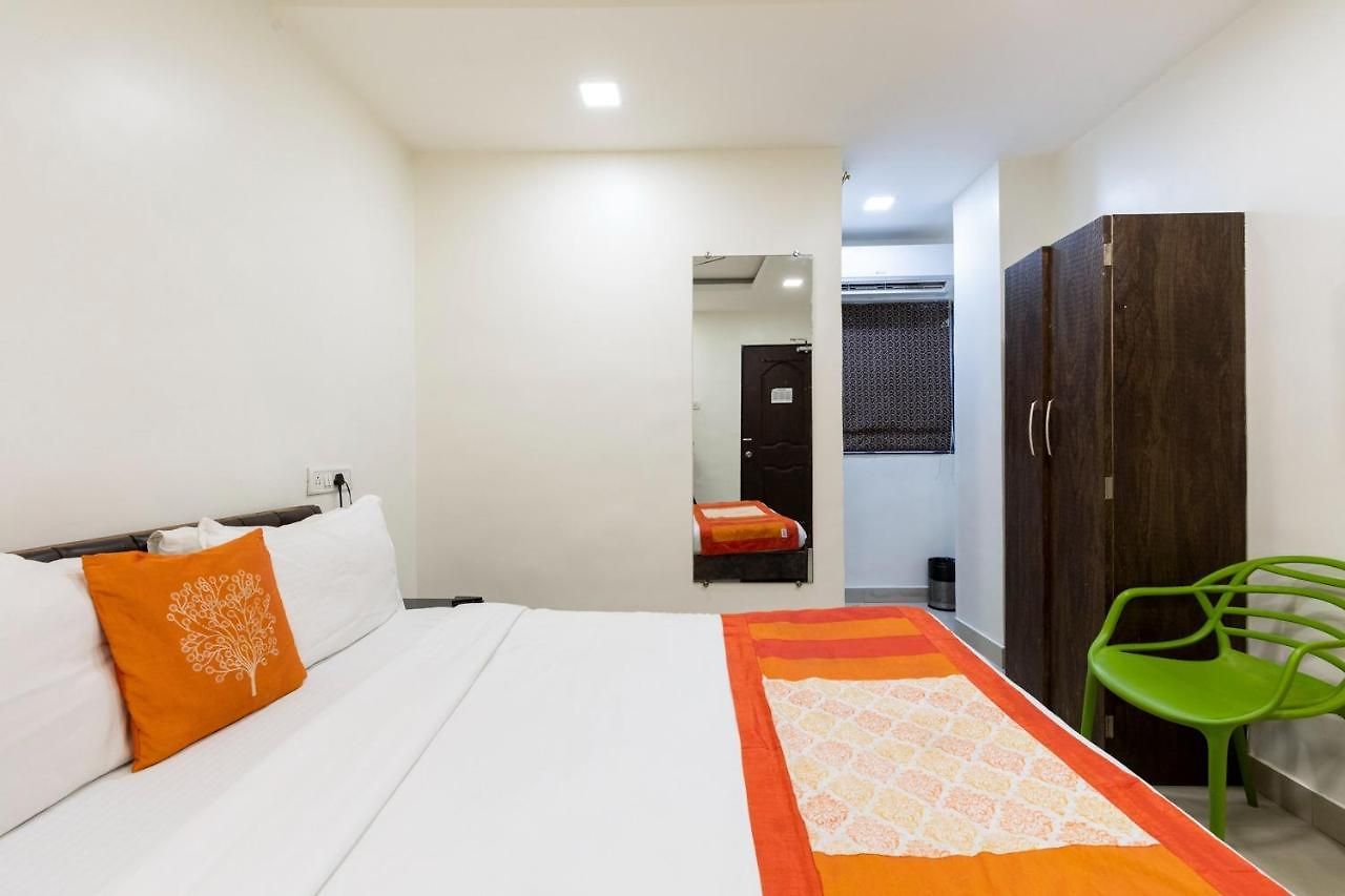 Girgaon Palace Near Chowpatty Hotel 3*