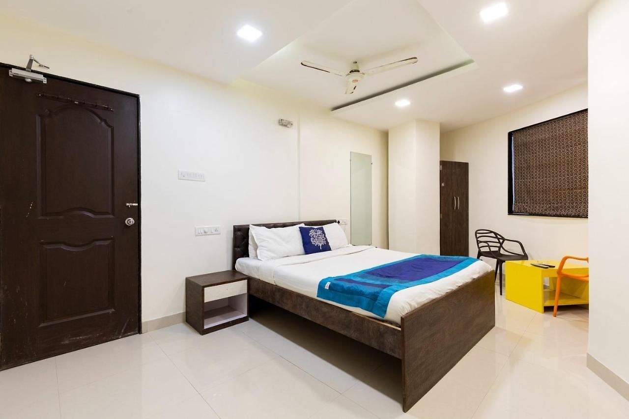 Hotel Girgaon Palace Near Chowpatty 3*