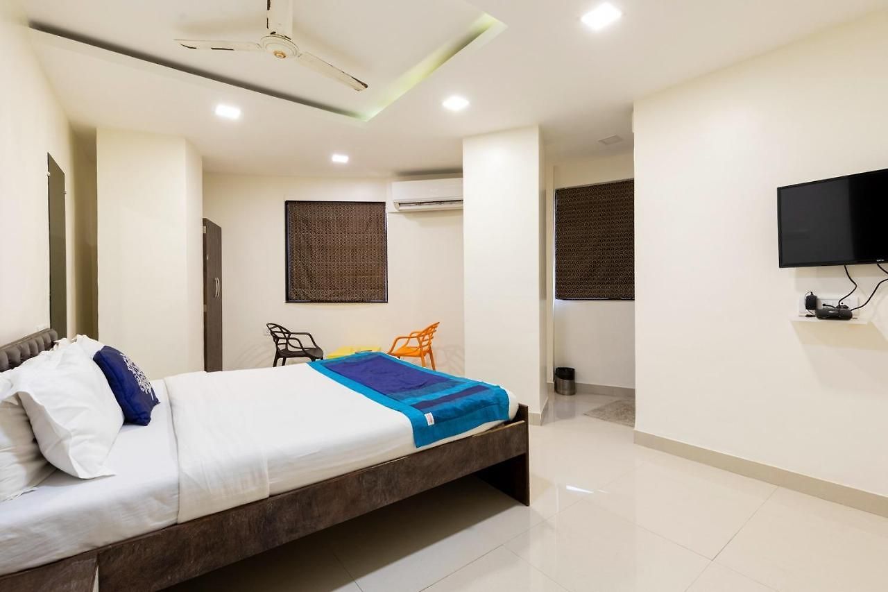 Girgaon Palace Near Chowpatty Hotel 3*