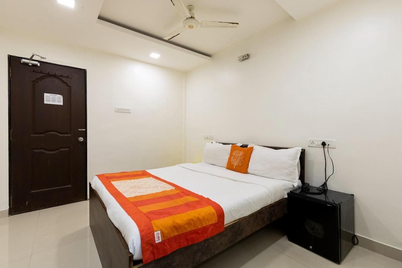 Girgaon Palace Near Chowpatty 3*