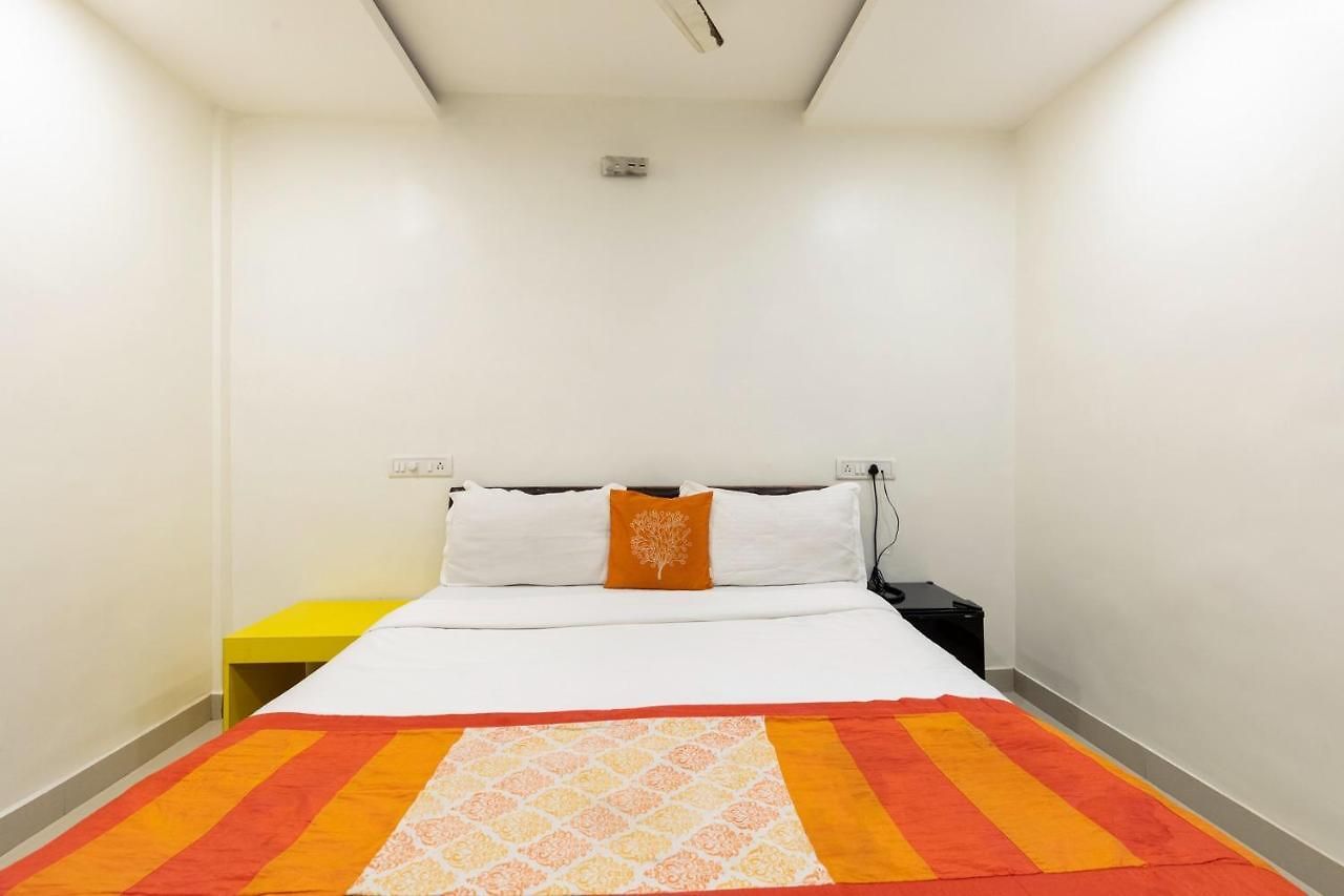 Hotel Girgaon Palace Near Chowpatty