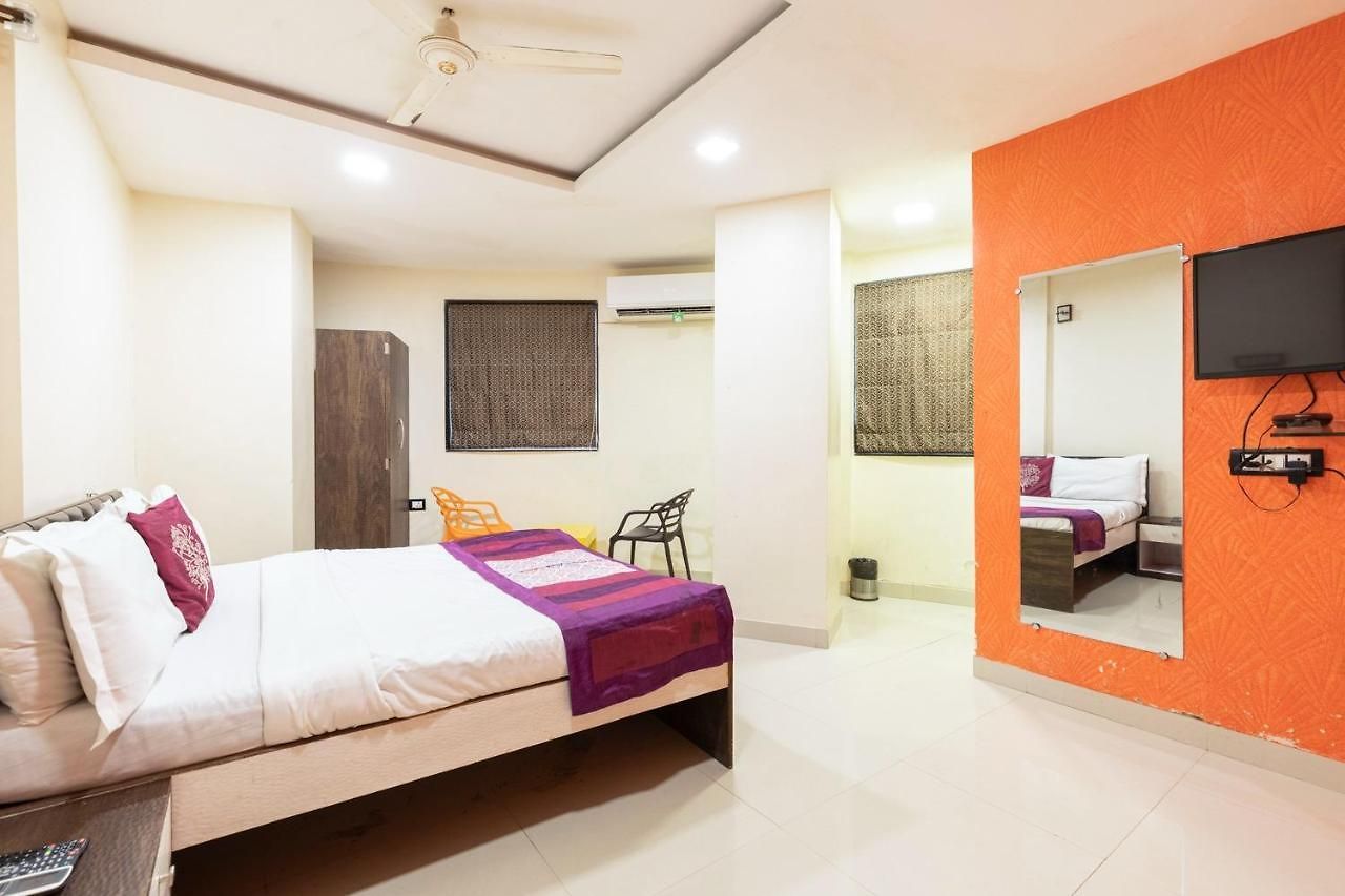 Girgaon Palace Near Chowpatty 3*