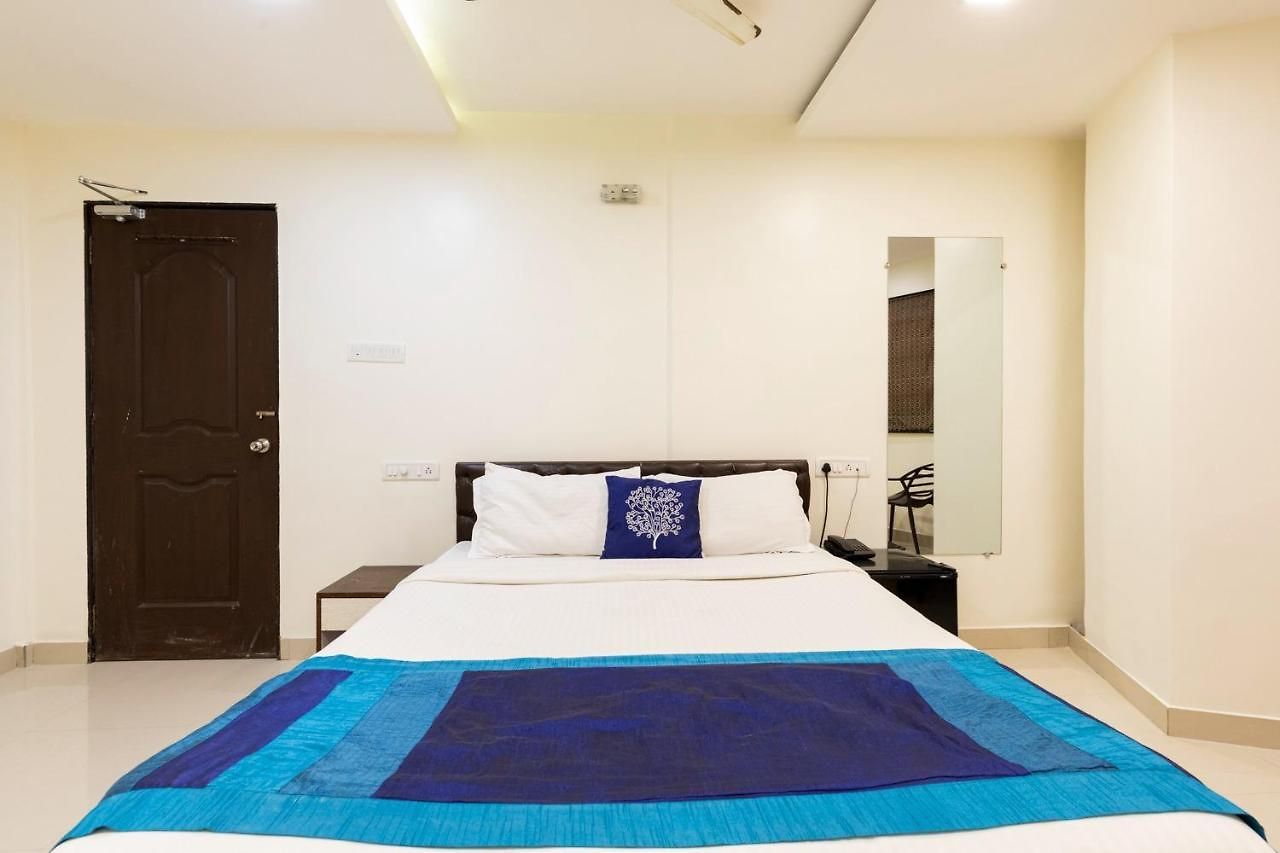 Girgaon Palace Near Chowpatty Hotel 3*