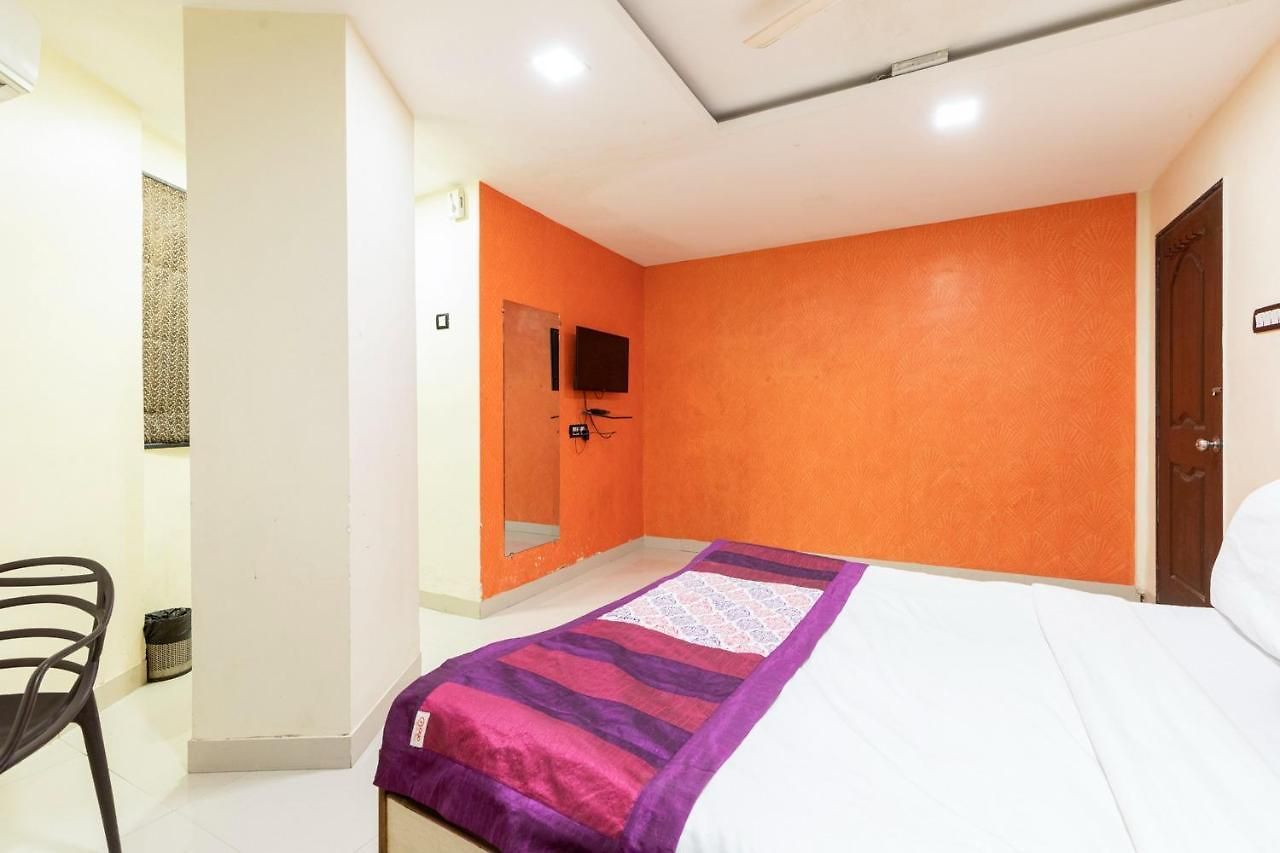 Hotel Girgaon Palace Near Chowpatty