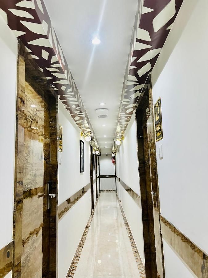 Larmont Luxury