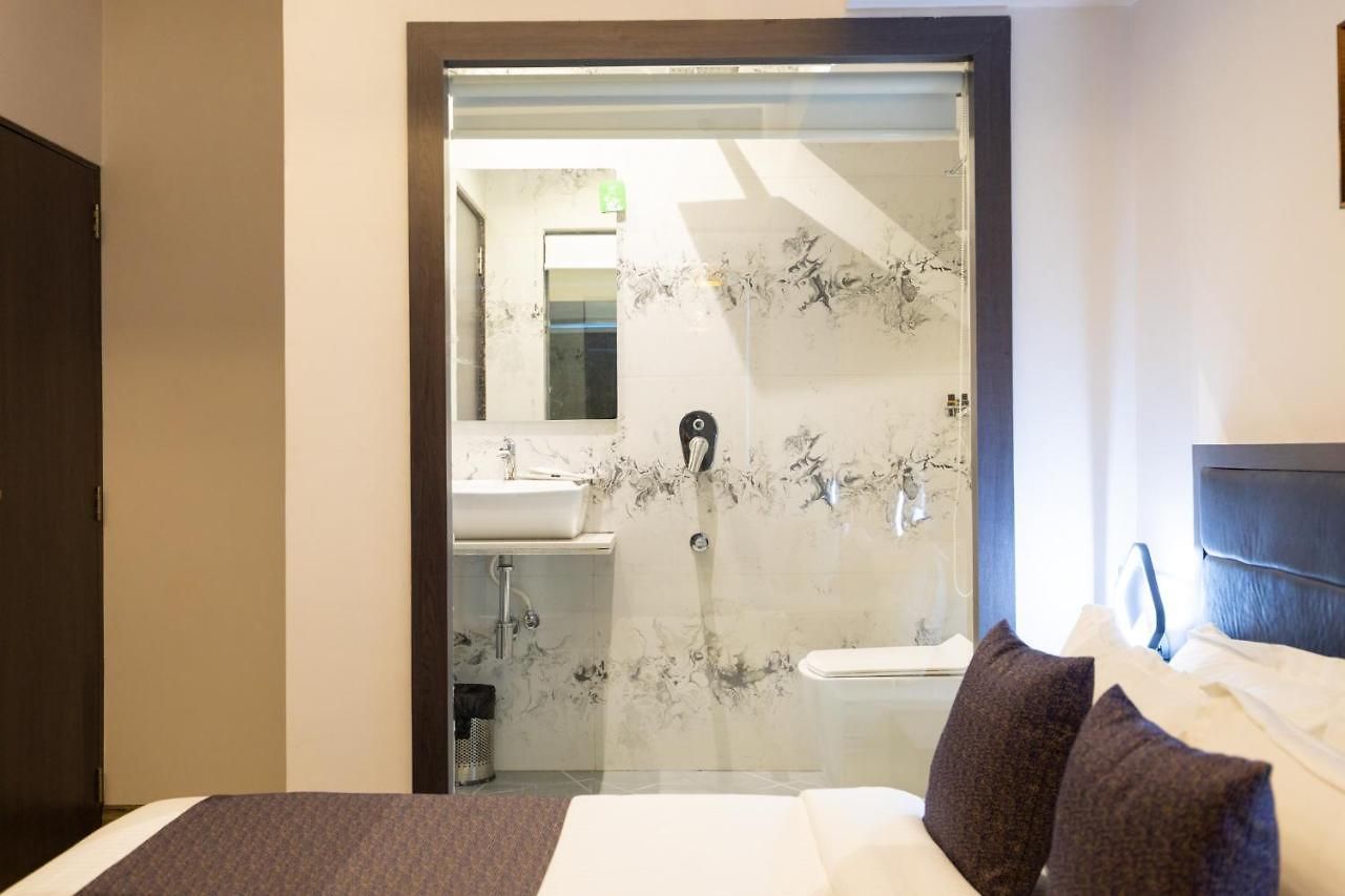 Larmont Luxury Hotel