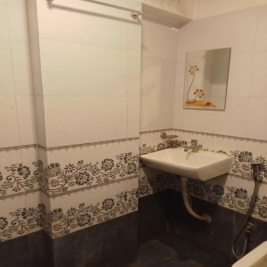 Hotel Hotel Borivali Executive - Near Borivali Railway Station