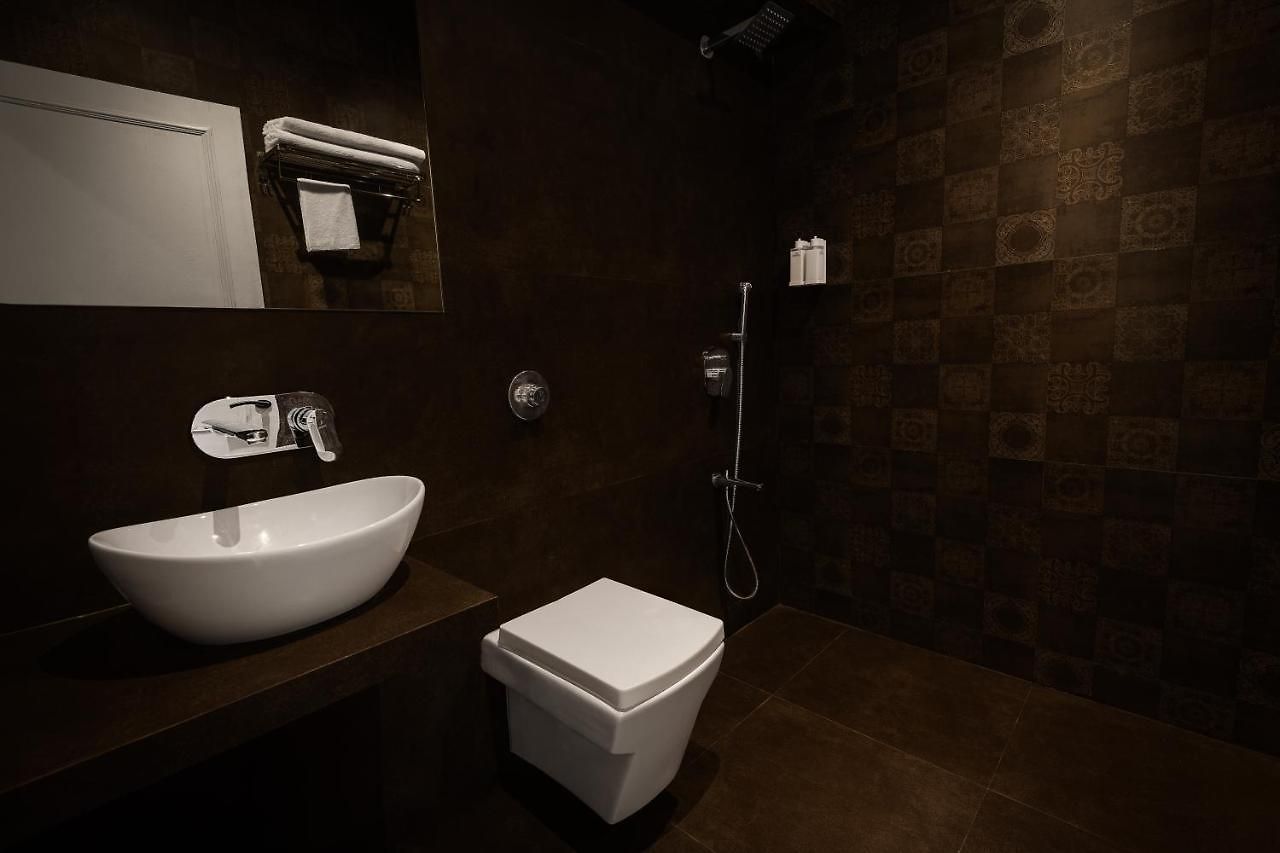 Arnna-Nesco Goregaon Hotel