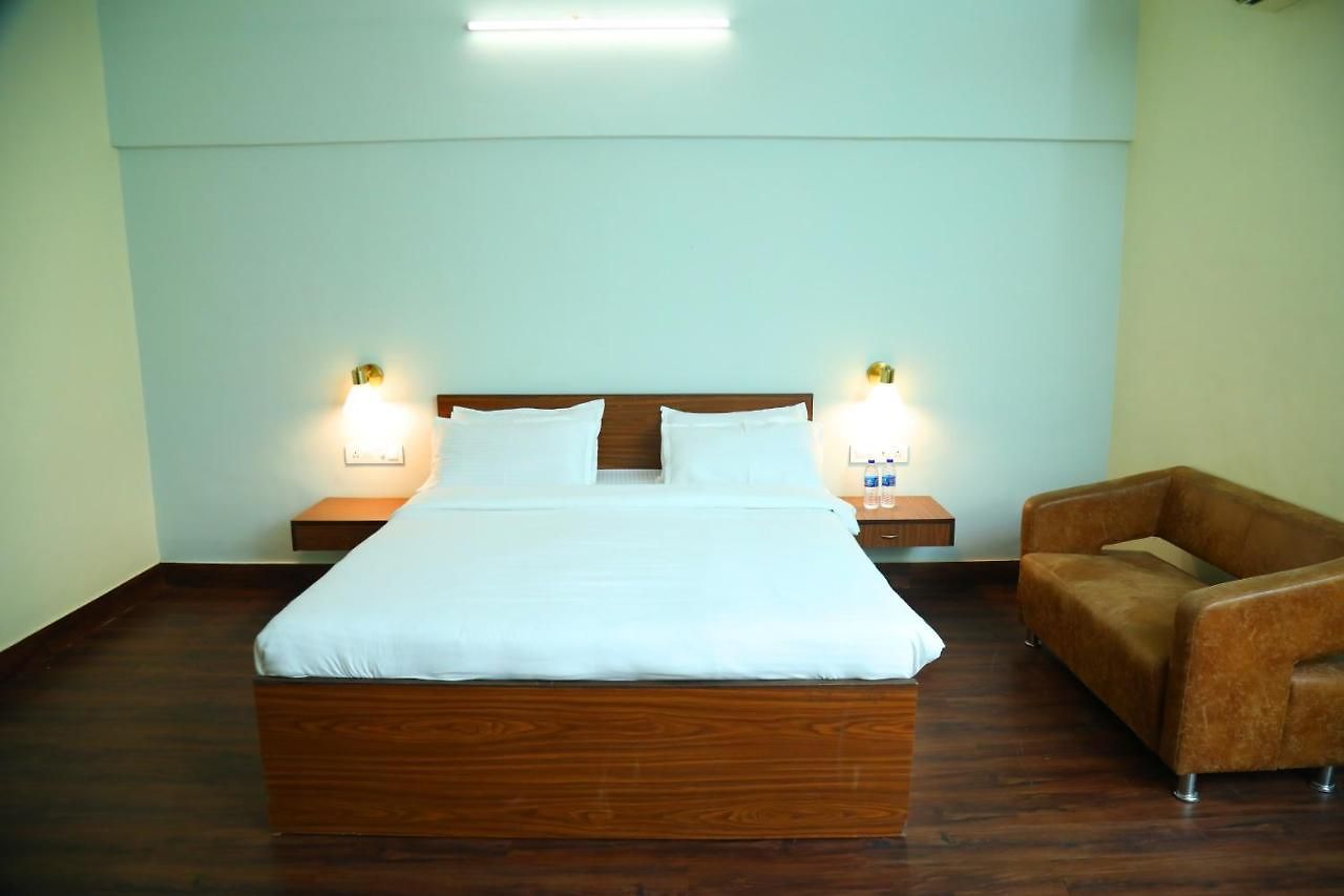 Hotel Country & By Turtle - Airport 3*