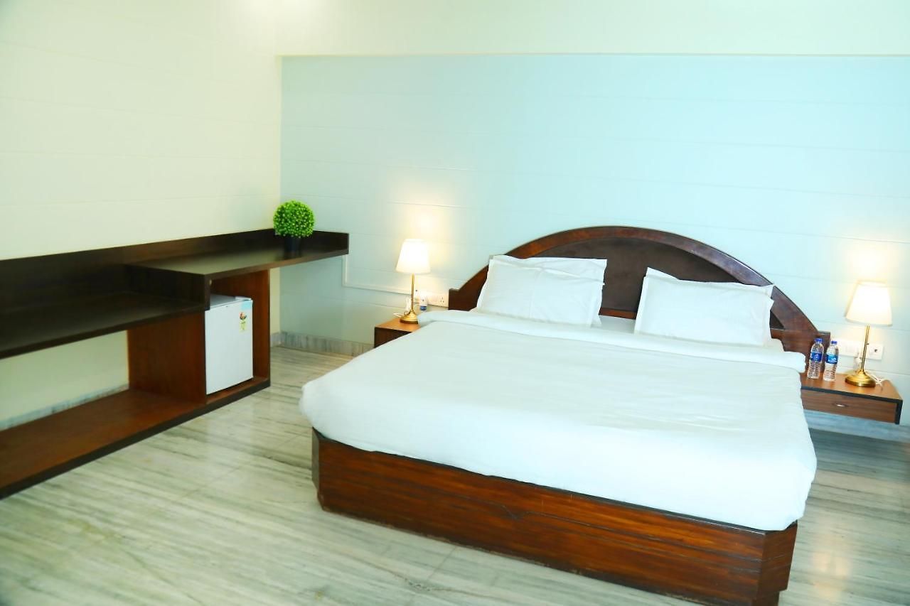 Country & By Turtle - Airport Hotel Mumbai