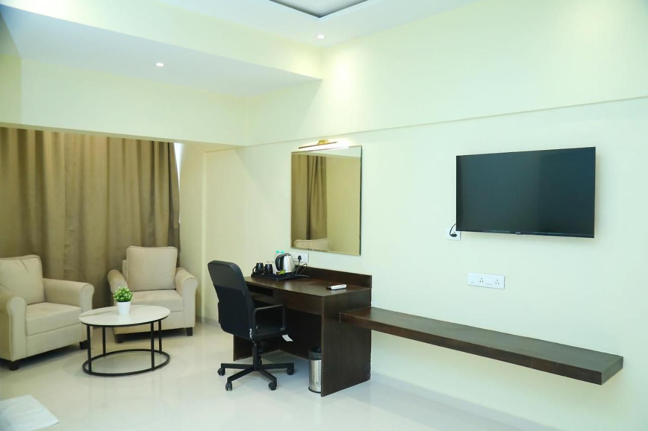 Hotel Country & By Turtle - Airport 3*