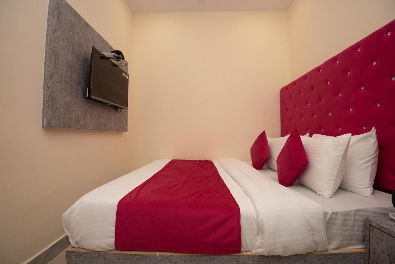 Hotel Priceless Exhibition Centre Goregaon West