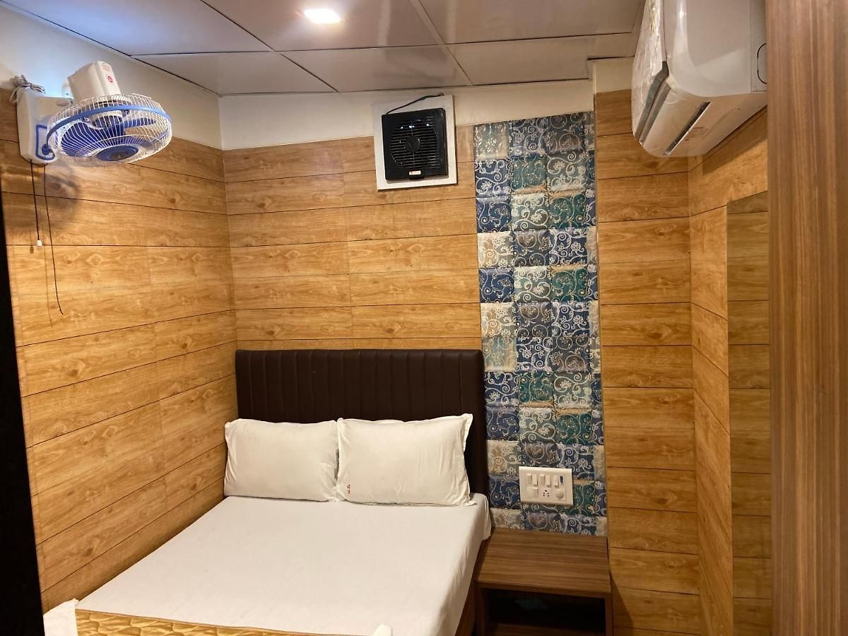 Hotel Nityanand 2*
