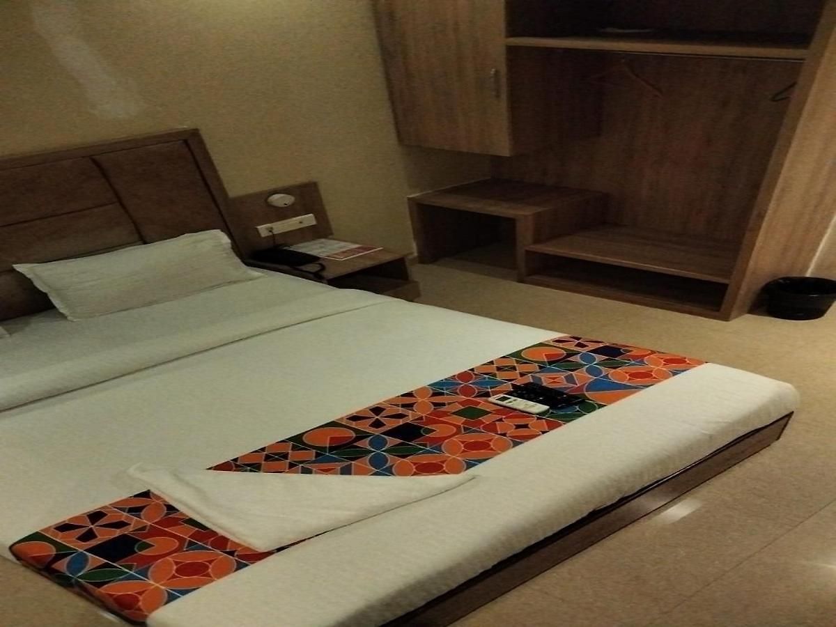 Bed & Breakfast Lotus Grand Asalpha Mumbai