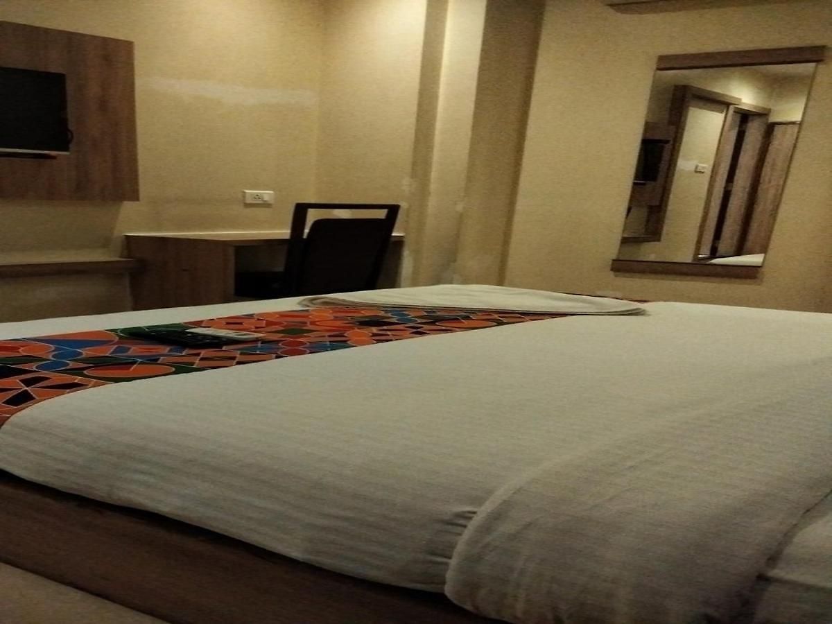 Bed & Breakfast Lotus Grand Asalpha Mumbai