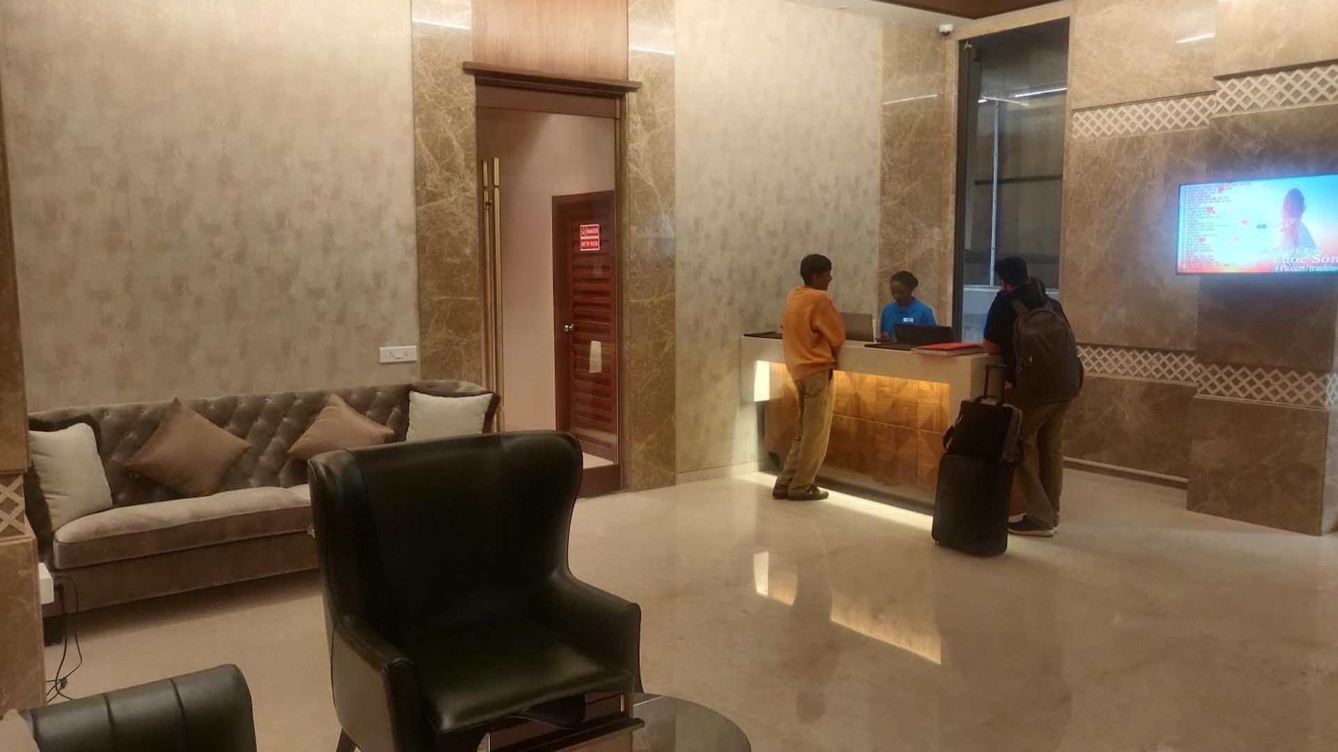 Hotel Adiva Residency Beacon, Grant Road, 3*