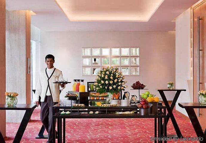 Hotel Courtyard By Marriott International Airport