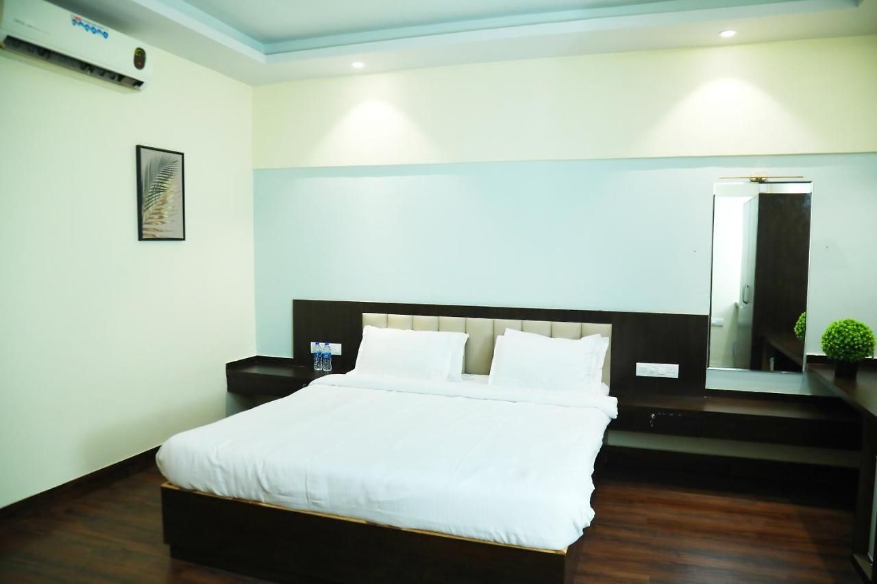 Hotel Country & By Turtle - Airport 3*