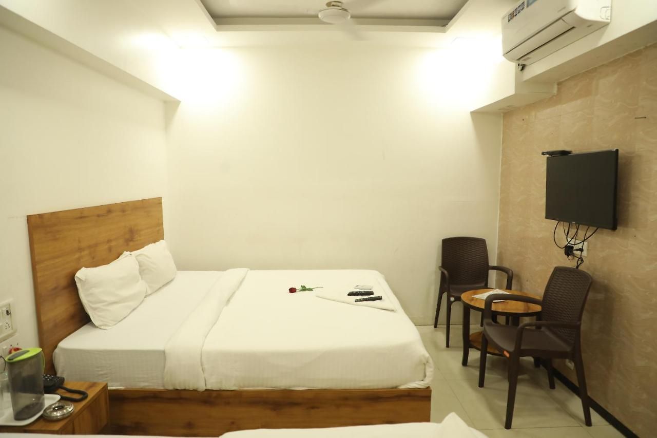 Hotel Shiv Leela Grand Mumbai