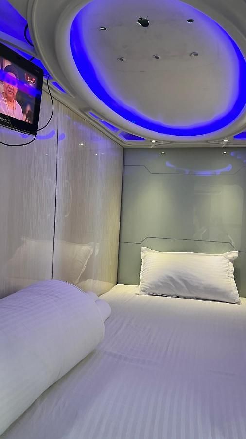 Capsule hotel Astropods *