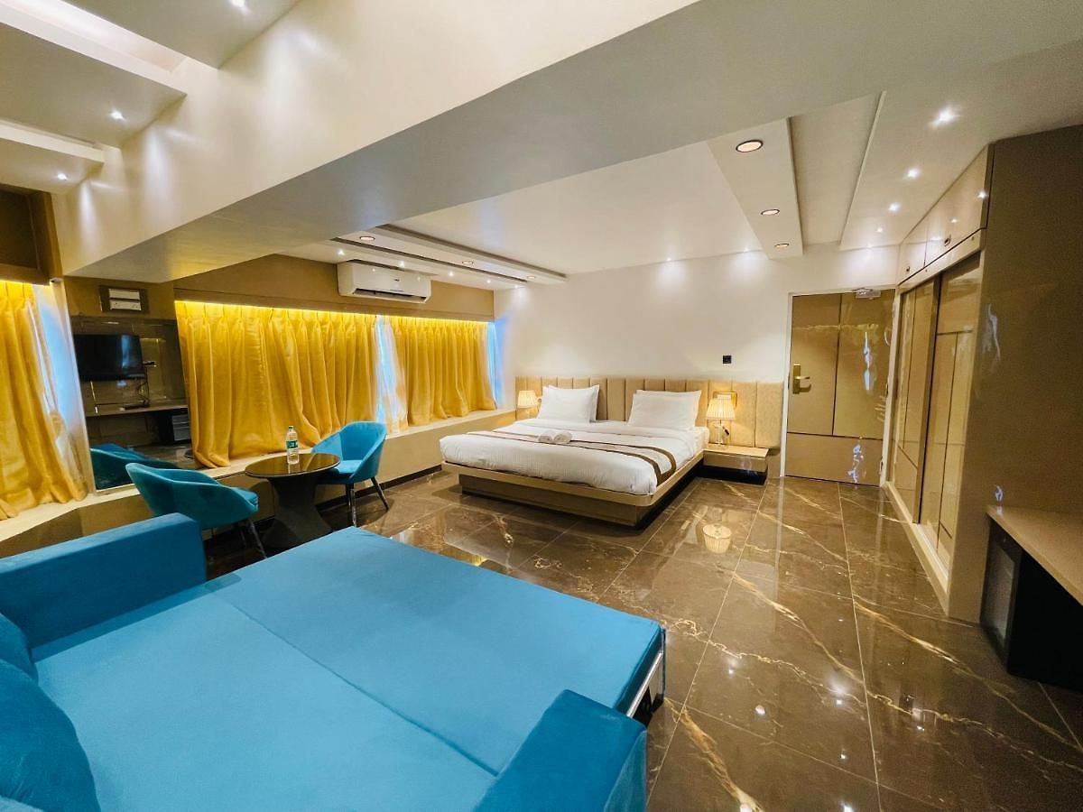 Home2 Renaissance Club Hotel Mumbai