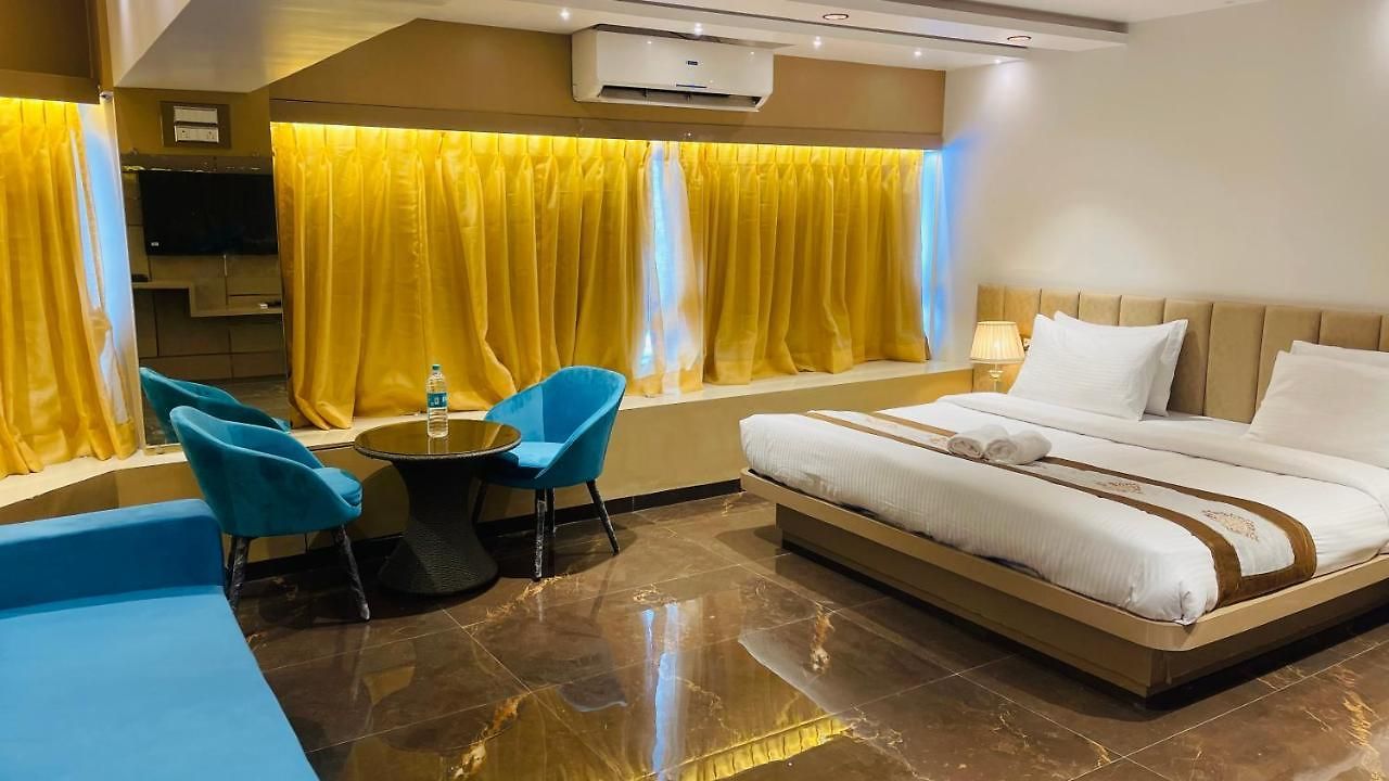 Home2 Renaissance Club 4*