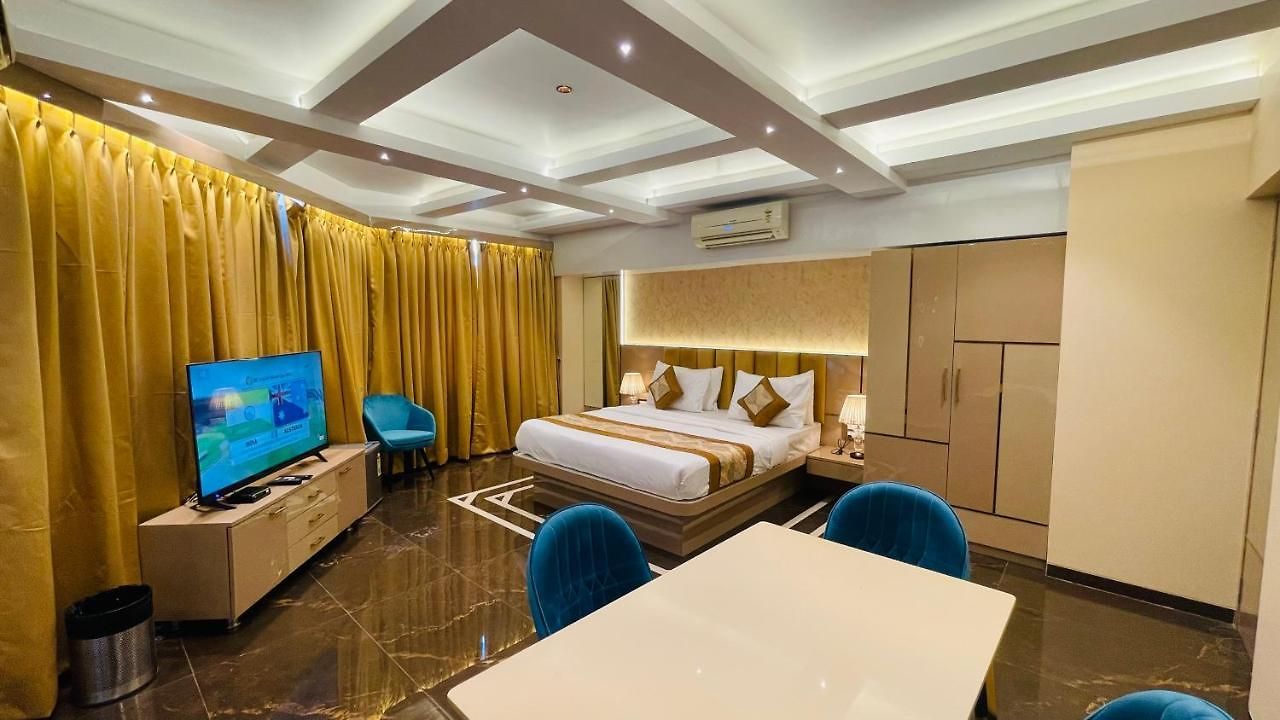 Home2 Renaissance Club Hotel
