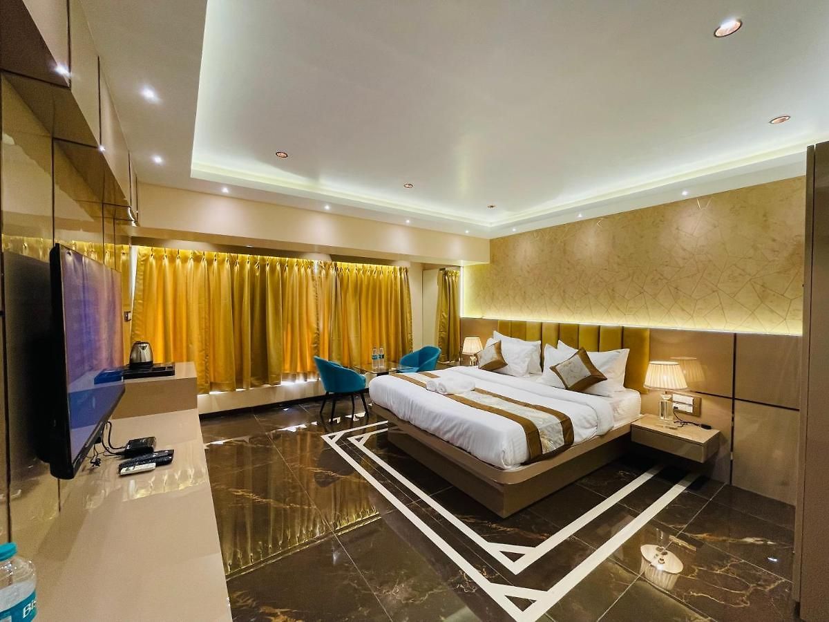 Home2 Renaissance Club Hotel 4*