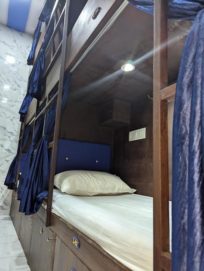 Hostel Ayala Pg Ac Deluxe1 *