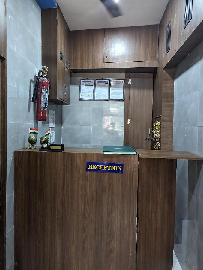 Hostel Ayala Pg Ac Deluxe1 Mumbai