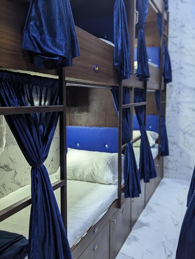 Hostel Ayala Pg Ac Deluxe1 Mumbai
